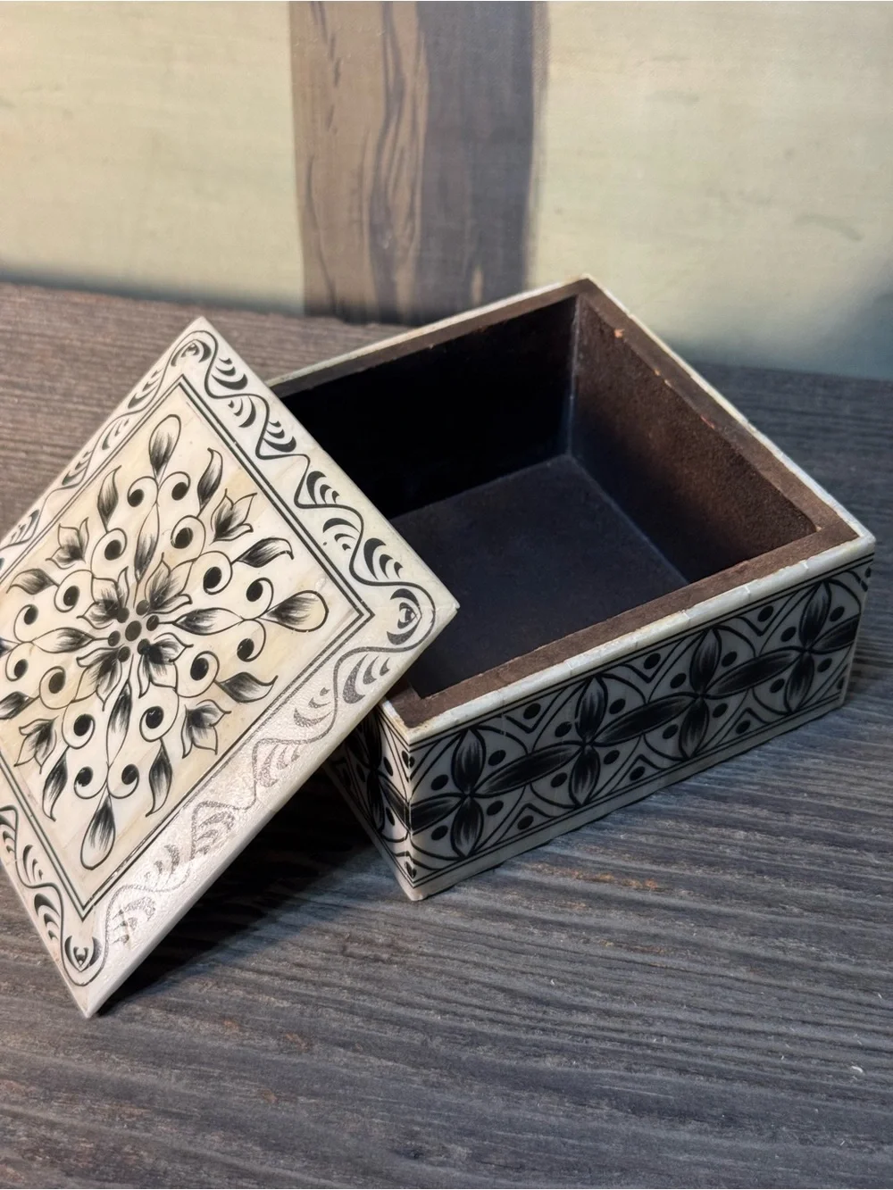 VTG Black and White Decorative Bone Box